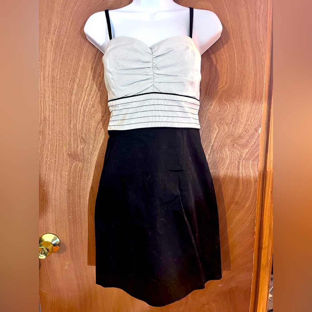 Junior women’s black and white tank dress. Size 7.